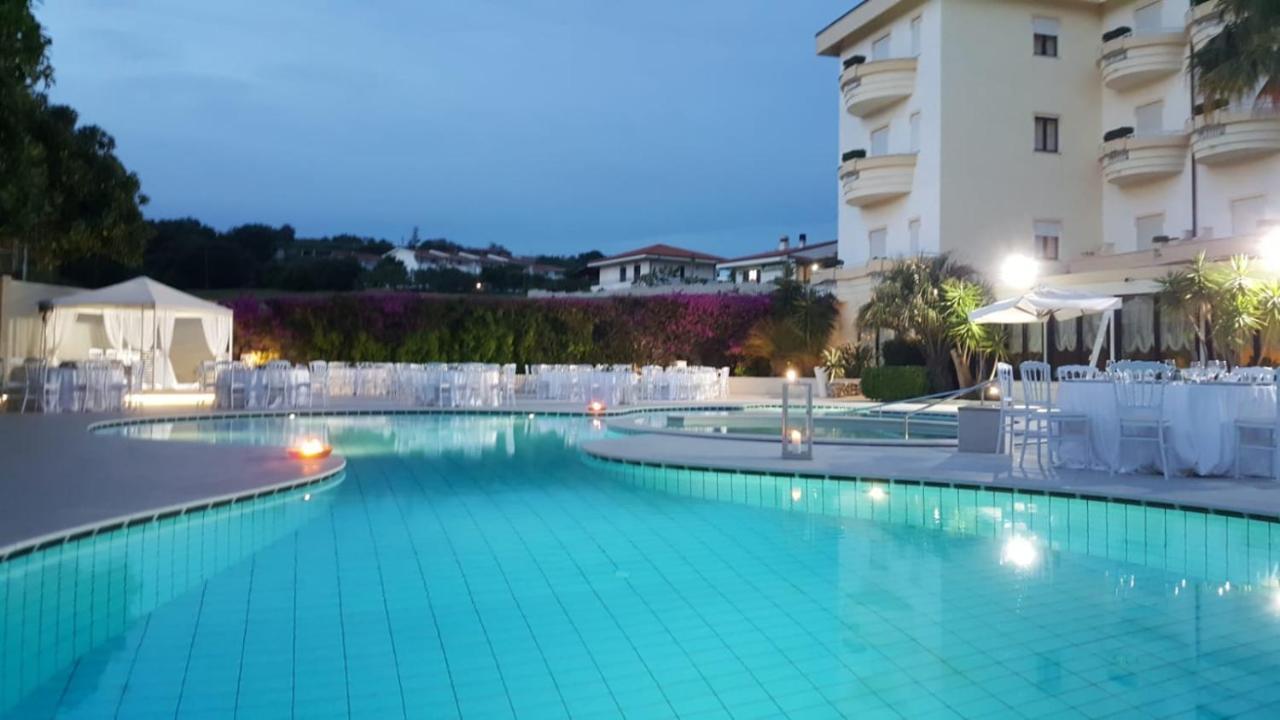 Sunshine Club Hotel Centro Benessere Рикади Екстериор снимка